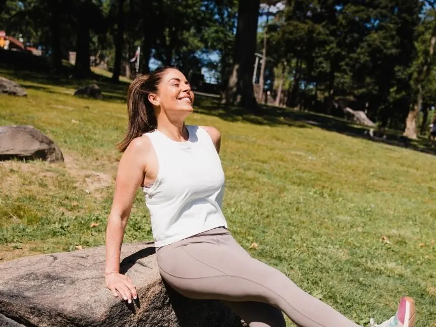 Jalymar Salomón, fundadora de Jaly Dance Fit, entrenando al aire libre